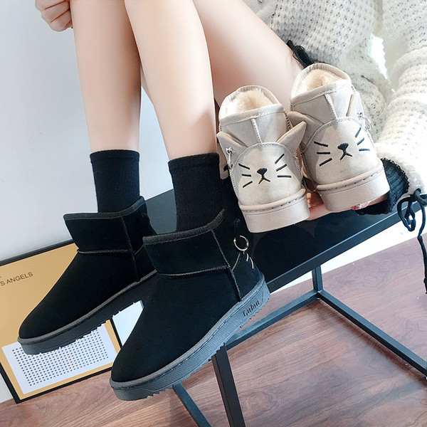 Γυναικείες χειμωνιάτικες μπότες με απαλή επένδυση και πολύχρωμα κεντήματα σε διάφορα χρώματα