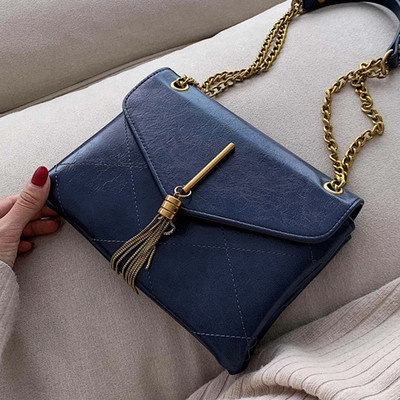 Geantă de umăr modernă mică de damă cu ciucure în negru, roșu și albastru