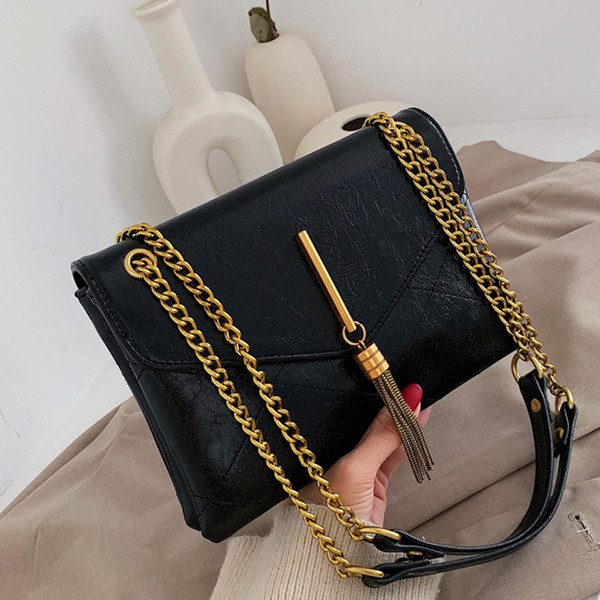 Geantă de umăr modernă mică de damă cu ciucure în negru, roșu și albastru