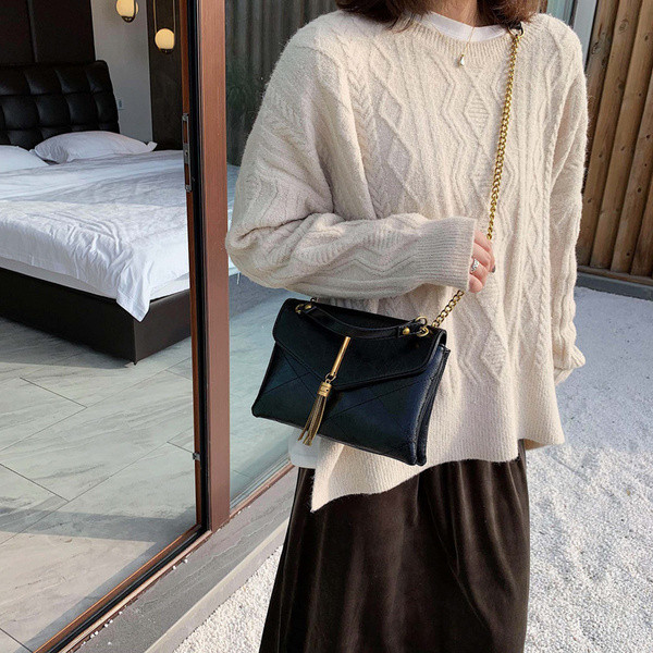 Geantă de umăr modernă mică de damă cu ciucure în negru, roșu și albastru