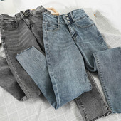 Blugi moderni de dama cu talie inalta si nasturi in negru si albastru