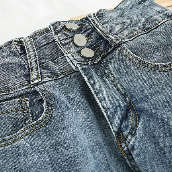 Blugi moderni de dama cu talie inalta si nasturi in negru si albastru