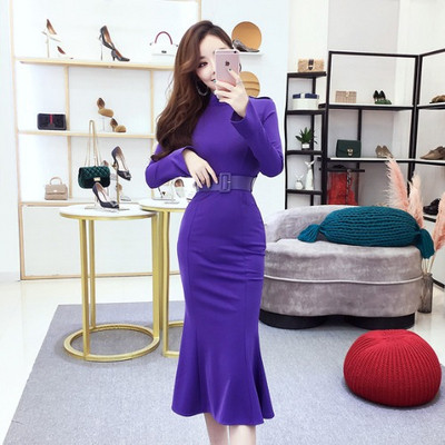 Κομψό γυναικείο φόρεμα σε μαύρο και μοβ χρώμα με μακρύ μανίκι και ψηλό γιακά