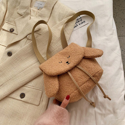 Νέο μοντέλο  μικρό γυναικείο σακίδιο με κεντήματα και τρισδιάστατο στοιχείο σε καφέ, λευκό, ροζ και μαύρο χρώμα