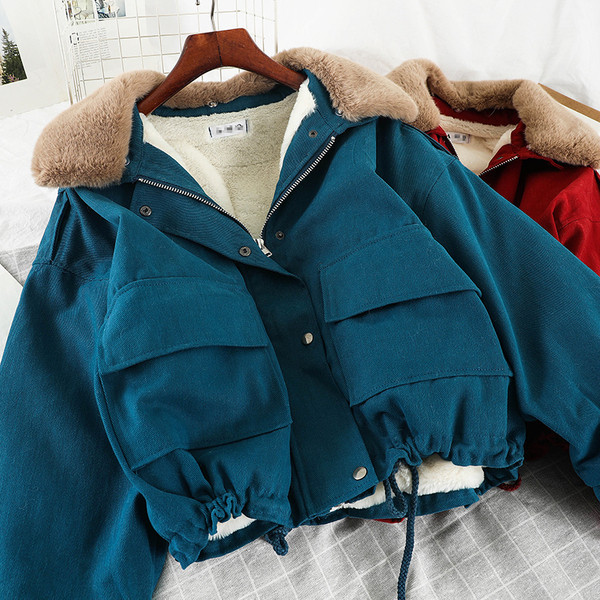 Geaca de dama scurta de zi cu zi cu puf si nasturi in cinci culori