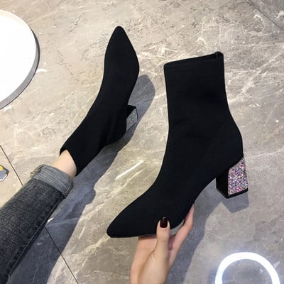 Κομψές γυναικείες μπότες με διακοσμητικές πέτρες - μυτερό  μοντέλο σε μπεζ και μαύρο χρώμα