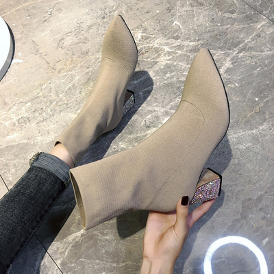 Κομψές γυναικείες μπότες με διακοσμητικές πέτρες - μυτερό  μοντέλο σε μπεζ και μαύρο χρώμα