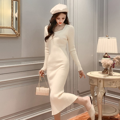 Γυναικείο πλεκτό φόρεμα Slim με λεπτό μοτίβο και λαιμόκοψη σε μπεζ και μαύρο χρώμα