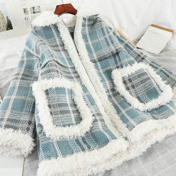 Palton modern de dama cu captuseala moale si fermoar de culoare albastra