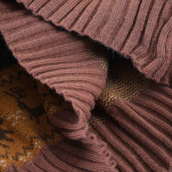 Κομψό γυναικείο πουλόβερ με υψηλό γιακά και χριστουγεννιάτικο σχέδιο σε δύο χρώματα