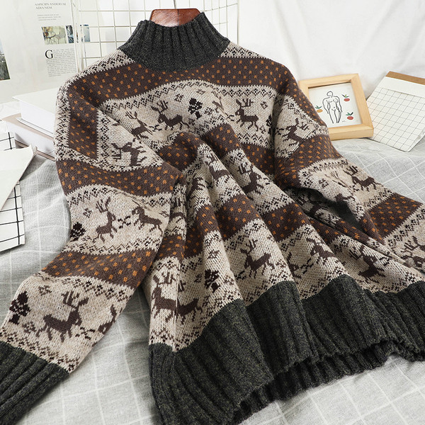 Κομψό γυναικείο πουλόβερ με υψηλό γιακά και χριστουγεννιάτικο σχέδιο σε δύο χρώματα