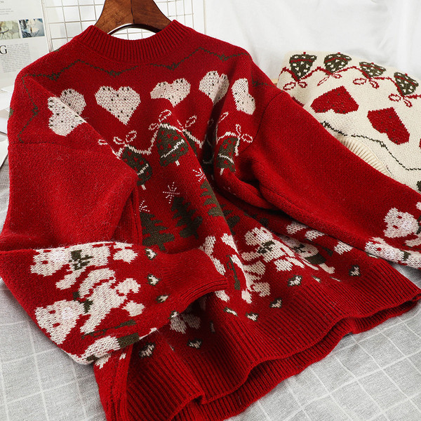 Μοντέρνο γυναικείο πουλόβερ  με ωοειδές ντεκολτέ στο λευκό και κόκκινο χρώμα