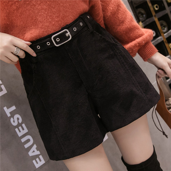 Női kordbársony rövidnadrág övvel barna és fekete színben