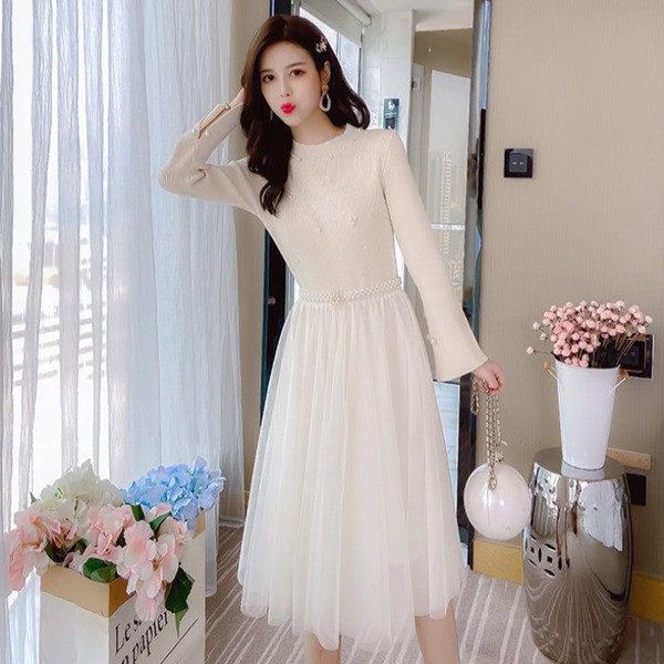 Κομψό γυναικείο φόρεμα σε γκρι και μπεζ χρώμα με μακριά μανίκια και τούλι