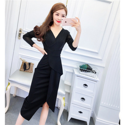 Formális női ruha spitz nyakkivágással és tüllel - aszimmetrikus modell piros és fekete színben