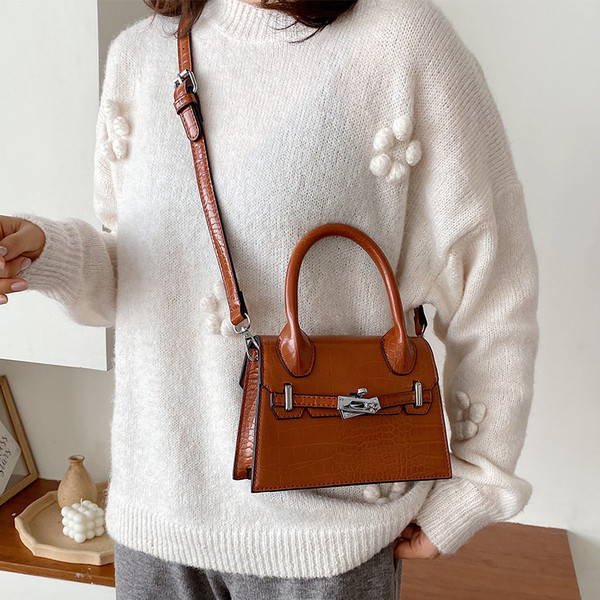 Geanta de dama moderna din piele ecologica cu doua manere in negru, rosu si maro