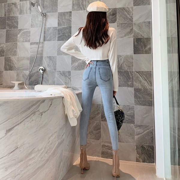 Retro stílusú női farmer kék színben, magas derékkal és zsebekkel