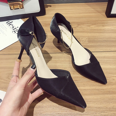 Modern női cipő vékony sarkú fémlánccal - hegyes modell