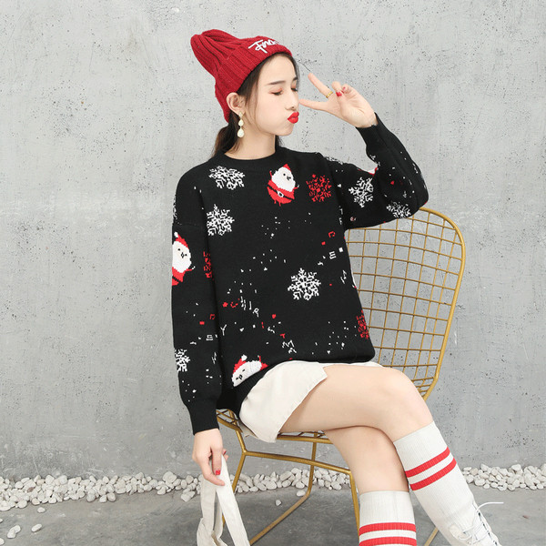 Χριστουγεννιάτικο γυναικέιο πουλόβερ με στρογγυλό ντεκολτέ και χιονονιφάδες σε κόκκινο και μαύρο χρώμα