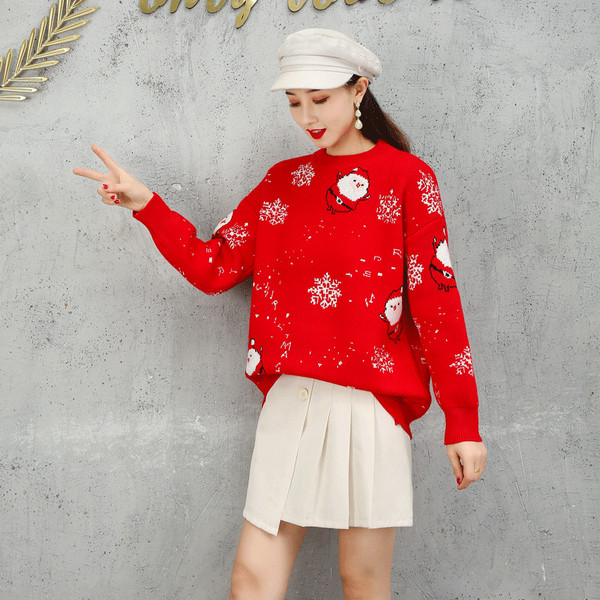 Χριστουγεννιάτικο γυναικέιο πουλόβερ με στρογγυλό ντεκολτέ και χιονονιφάδες σε κόκκινο και μαύρο χρώμα