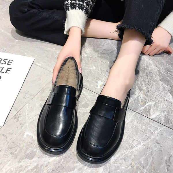 Γυναικεία casual έκο δερμάτινα υποδήματα με μαλακή επένδυση σε μαύρο χρώμα