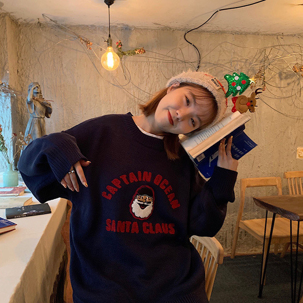 Γυναικείο πουλόβερ με  στρογγυλη λαιμόκοψη και μακρύ μανίκι  σε λευκό, κόκκινο και μπλε χρώμα