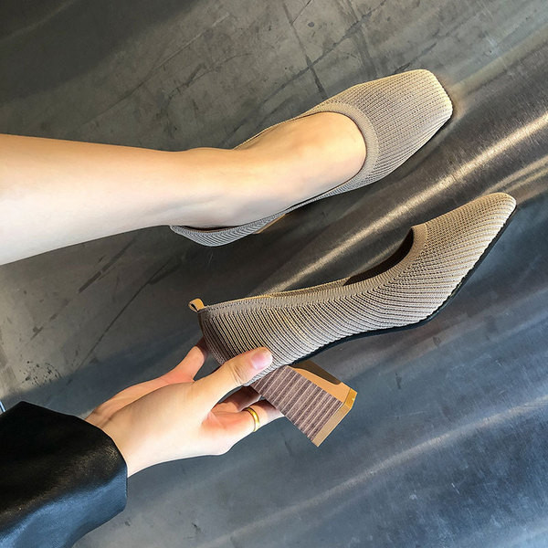 Γυναικεία υποδήματα με χαμιλό τακουνιάς σε κίτρινο, μαύρο και μπεζ χρώμα