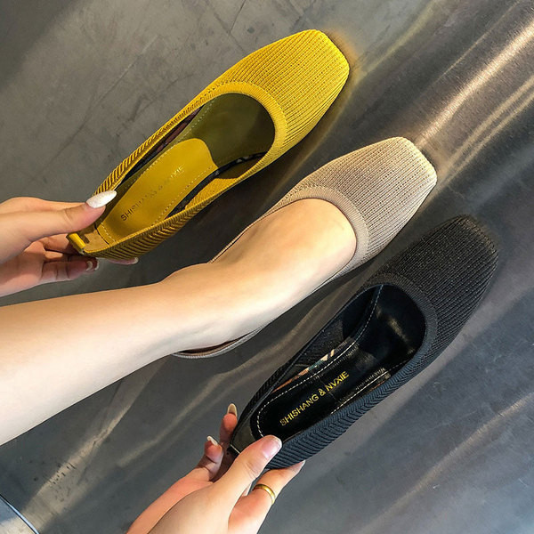 Γυναικεία υποδήματα με χαμιλό τακουνιάς σε κίτρινο, μαύρο και μπεζ χρώμα