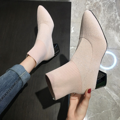 Stílusos női csizma vastag sarkú hegyes modell fekete és bézs színben