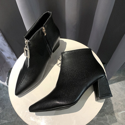 Női csizma ökobőr hegyes modell alacsony vastag sarokkal - 6 cm, cipzárral fehér és fekete színben