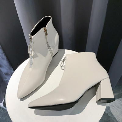 Női csizma ökobőr hegyes modell alacsony vastag sarokkal - 6 cm, cipzárral fehér és fekete színben