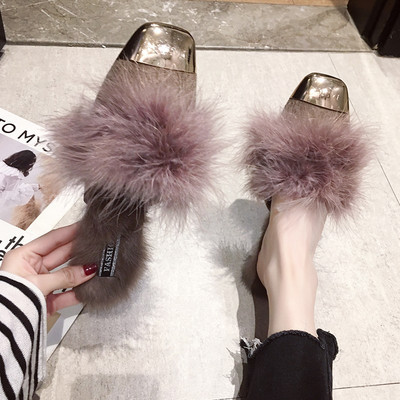 Papuci moderni de toamnă-iarnă cu elemente metalice și căptușeală din păr ecologic în negru și bej