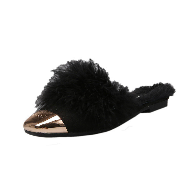 Papuci moderni de toamnă-iarnă cu elemente metalice și căptușeală din păr ecologic în negru și bej