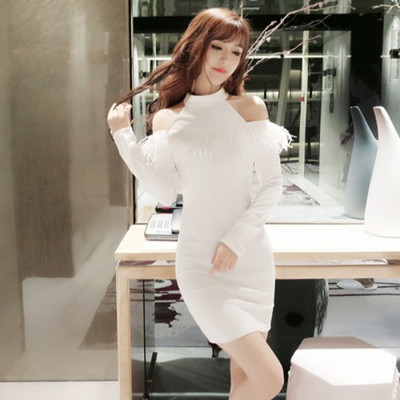 Rochie de dama eleganta cu umerii goi in alb