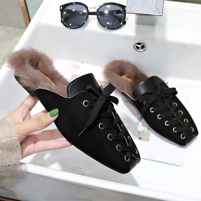 Modern női papucs eco velúrból, fűzővel és eco haj béléssel bézs és fekete színben