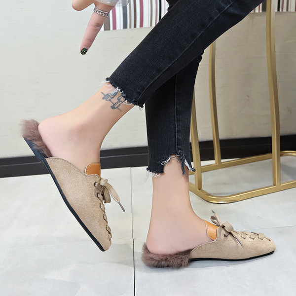 Modern női papucs eco velúrból, fűzővel és eco haj béléssel bézs és fekete színben