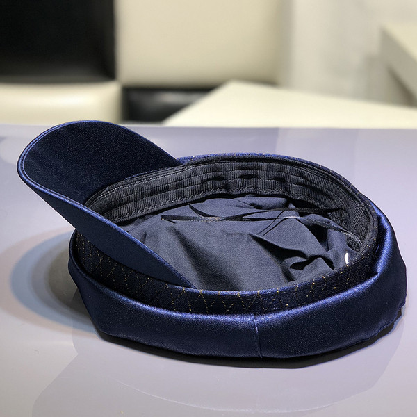 Modern női sapka típusú sapka fehér, fekete, kék, barna, szürke és rózsaszín színekben