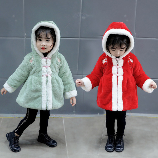 Παιδικό χωουδωτό παλτό για κορίτσια σε τρία χρώματα με κουκούλα και κεντήματα