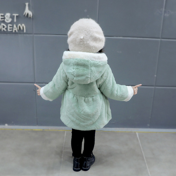 Παιδικό χωουδωτό παλτό για κορίτσια σε τρία χρώματα με κουκούλα και κεντήματα