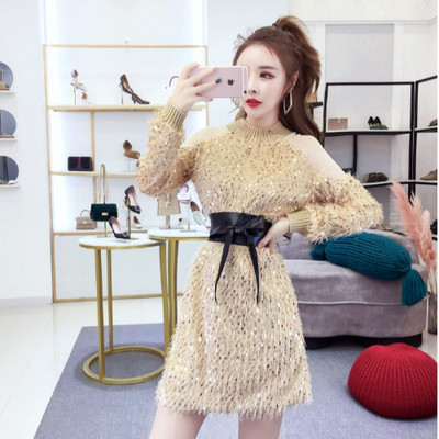 Μοντέρνο γυναικείο φόρεμα με στρογγυλό ντεκολτέ, πούλιες και τούλι σε λευκό, χρυσό και μαύρο χρώμα