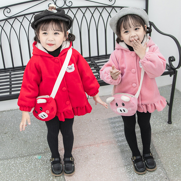 Palton modern pentru copii in rosu si roz cu nasturi si elemente 3D