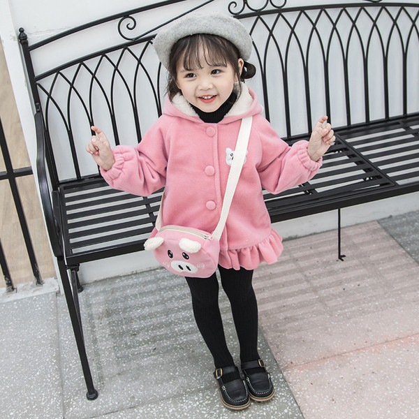 Palton modern pentru copii in rosu si roz cu nasturi si elemente 3D