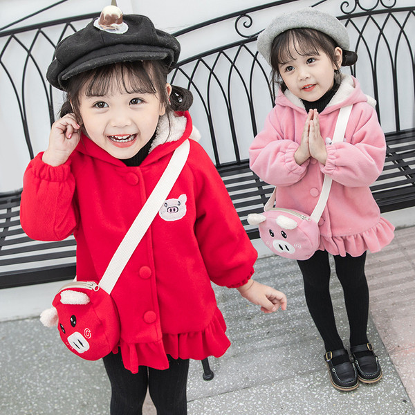 Palton modern pentru copii in rosu si roz cu nasturi si elemente 3D