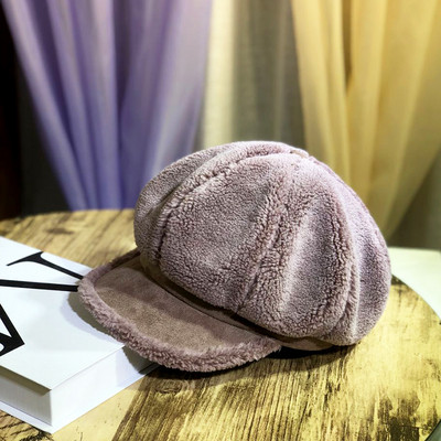 Pălărie de puf pentru femei cu vizor în alb, negru, maro și roz