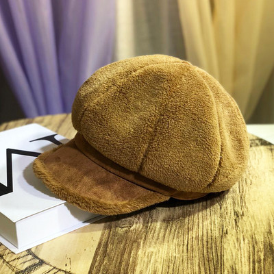 Pălărie de puf pentru femei cu vizor în alb, negru, maro și roz