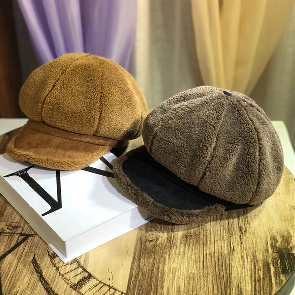 Pălărie de puf pentru femei cu vizor în alb, negru, maro și roz