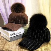 Pălărie modernă de damă cu vizor și element de puf 3D în maro, negru, roz și gri