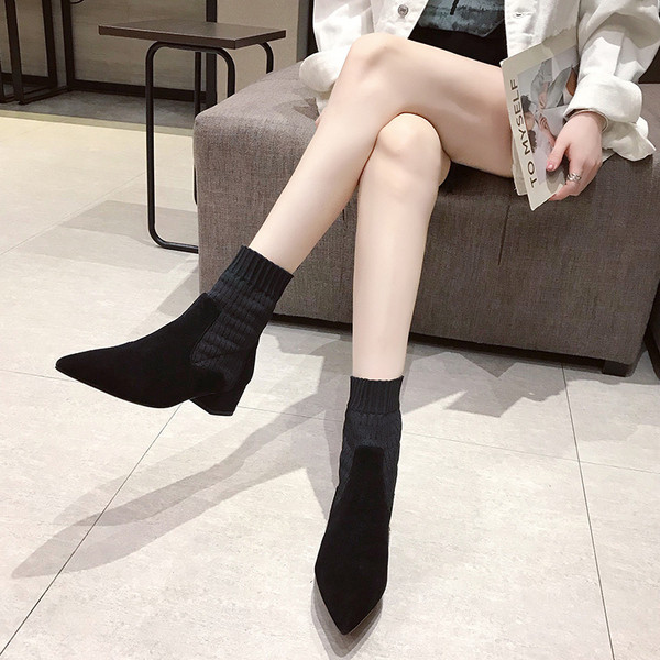 Női alkalmi csizma textilből és öko velúrból fekete színben és sarokkal - 3 cm.