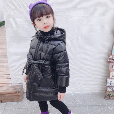 Παιδικό χειμωνιάτικο μπουφάν για κορίτσια σε μαύρο, ροζ και κόκκινο χρώμα με κουκούλα και ζώνη