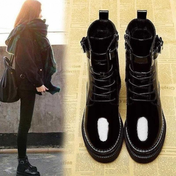 Alkalmi női csizma fekete színben, fűzővel és csattal